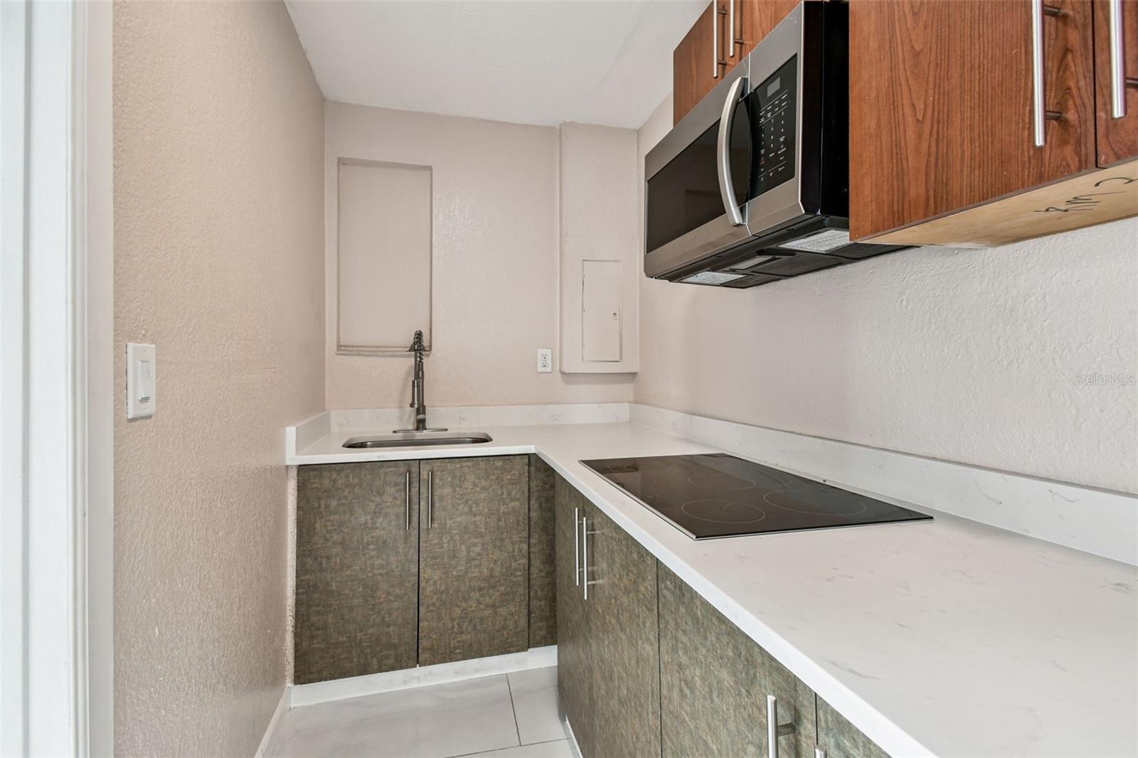 PREMIER TERRACE - Residential Lease