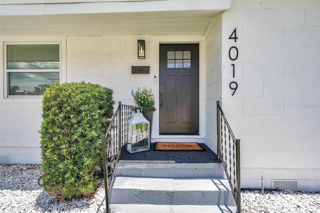 Photo of 4019 W Bay To Bay Boulevard, Tampa, FL 33629 (MLS # TB8498366)