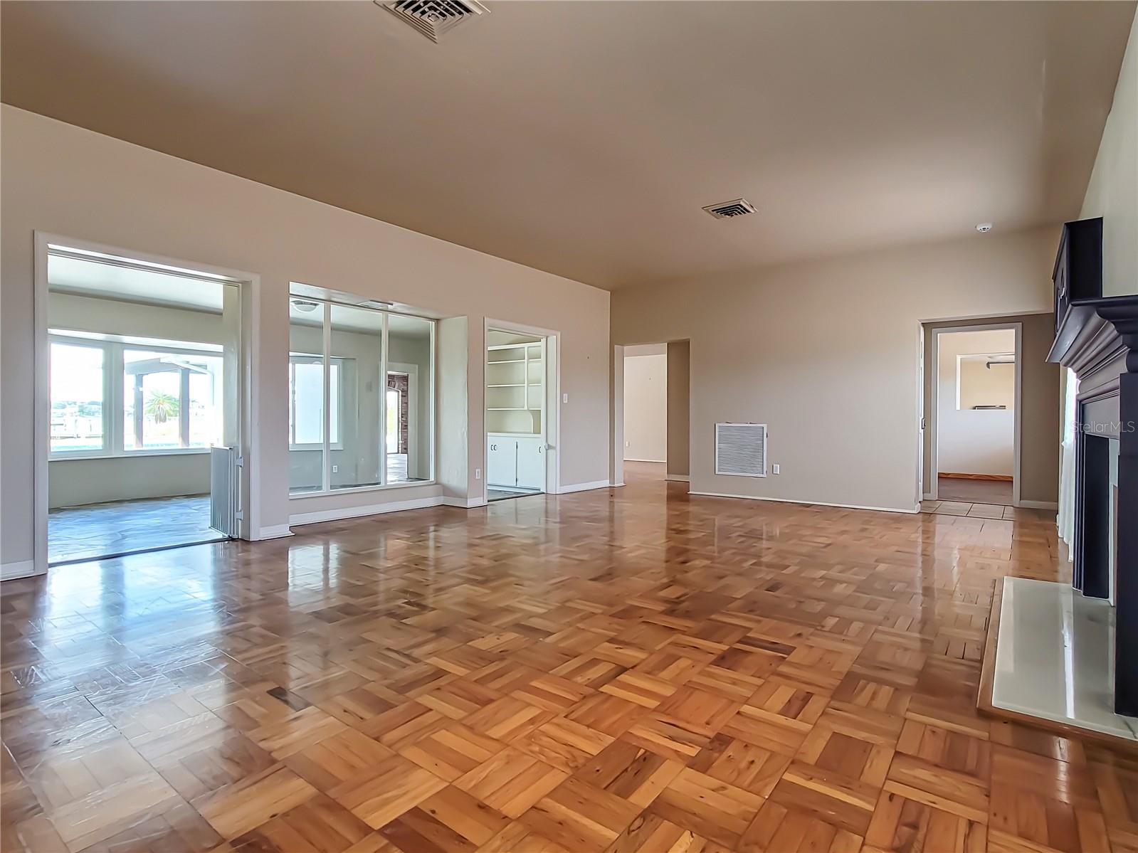 SNELL ISLE BRIGHTWATERS UNIT B - Residential