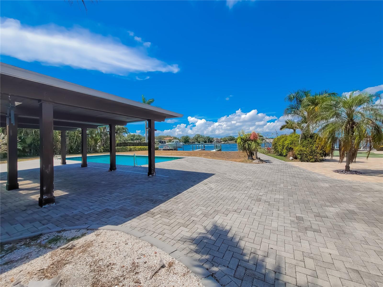 SNELL ISLE BRIGHTWATERS UNIT B - Residential