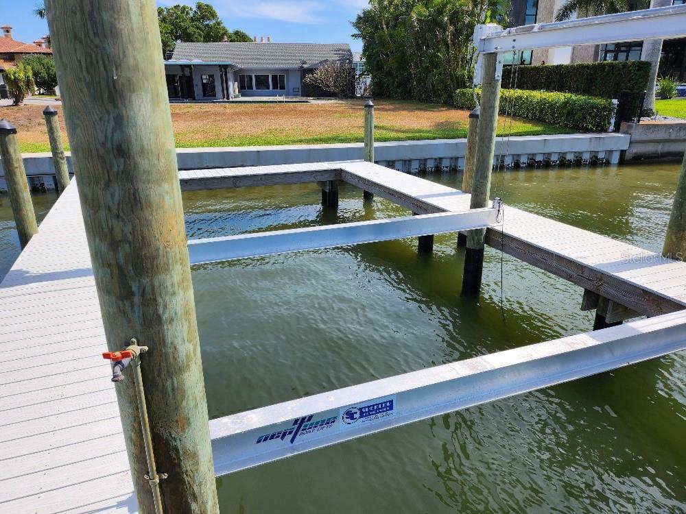 SNELL ISLE BRIGHTWATERS UNIT B - Residential