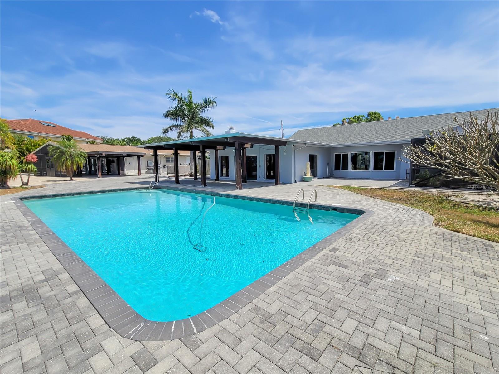 SNELL ISLE BRIGHTWATERS UNIT B - Residential