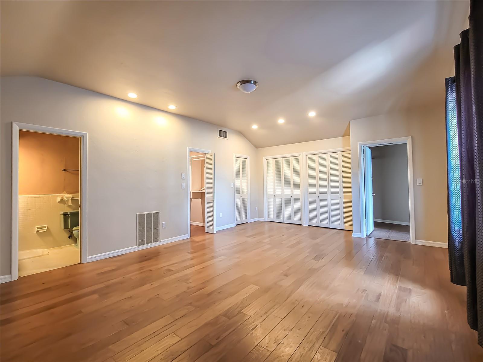 SNELL ISLE BRIGHTWATERS UNIT B - Residential