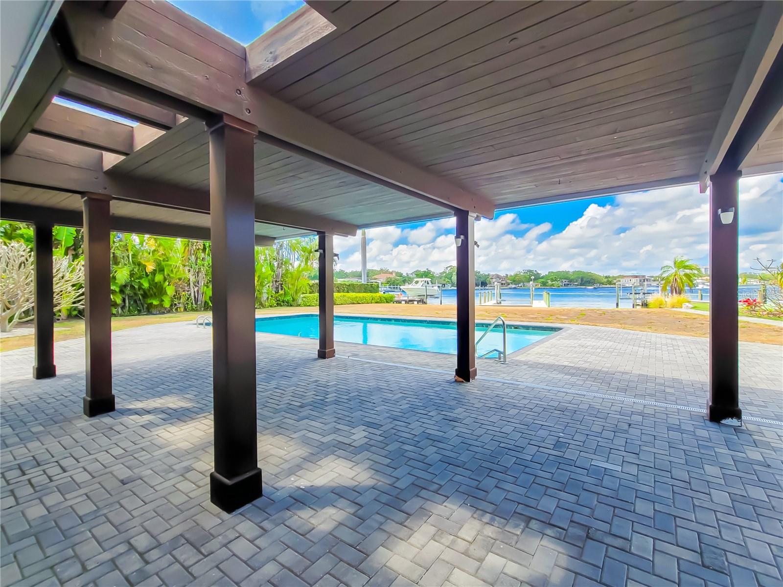 SNELL ISLE BRIGHTWATERS UNIT B - Residential