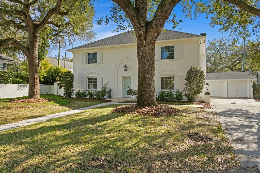 Photo of 4704 W Brookwood Drive, Tampa, FL 33629 (MLS # TB8503396)