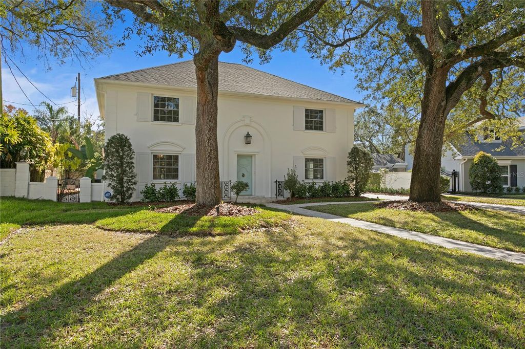 Photo of 4704 W Brookwood Drive, Tampa, FL 33629 (MLS # TB8503396)
