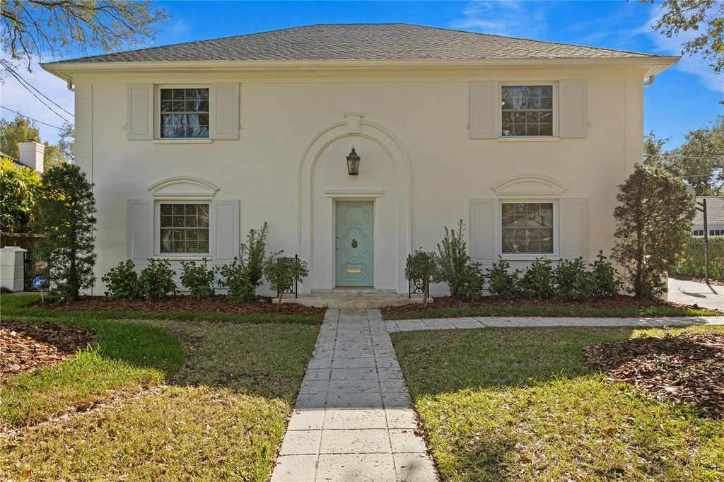 Photo of 4704 W Brookwood Drive, Tampa, FL 33629 (MLS # TB8503396)