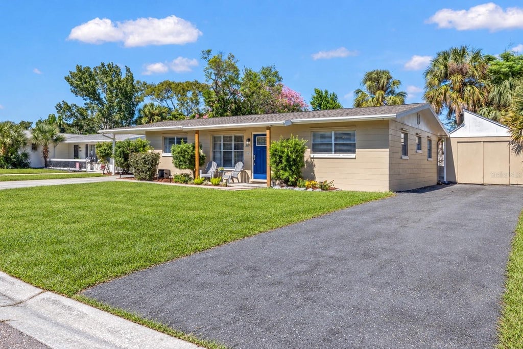Photo of 4601 W Hawthorne Road, Tampa, FL 33611 (MLS # TB8558046)