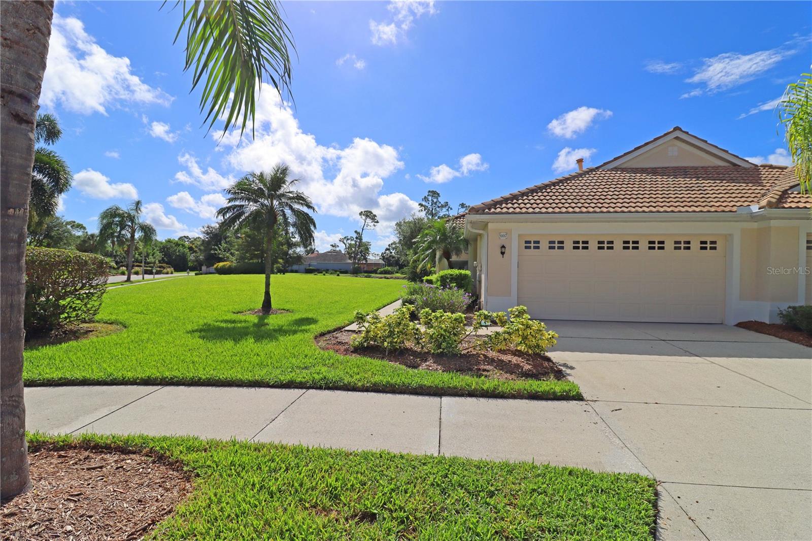 5107 WHISPERING OAKS DRIVE