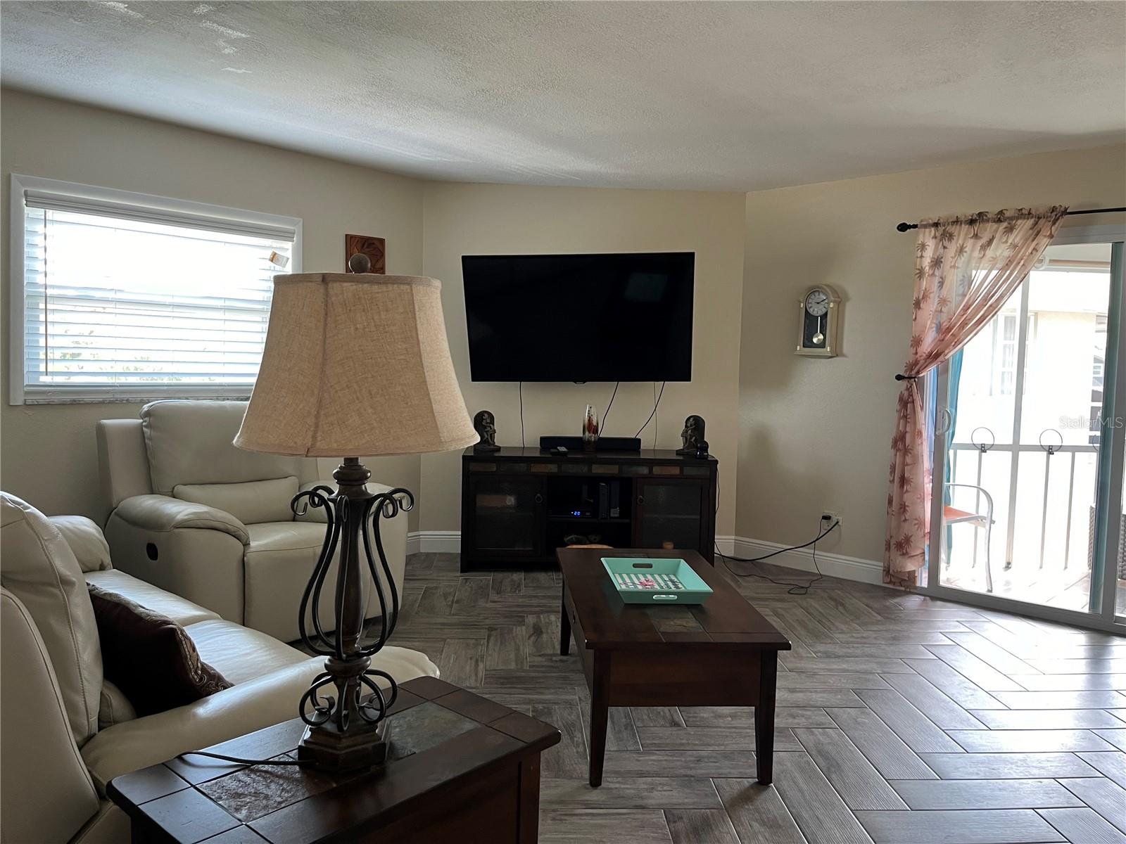 M B R CONDO - Residential Lease