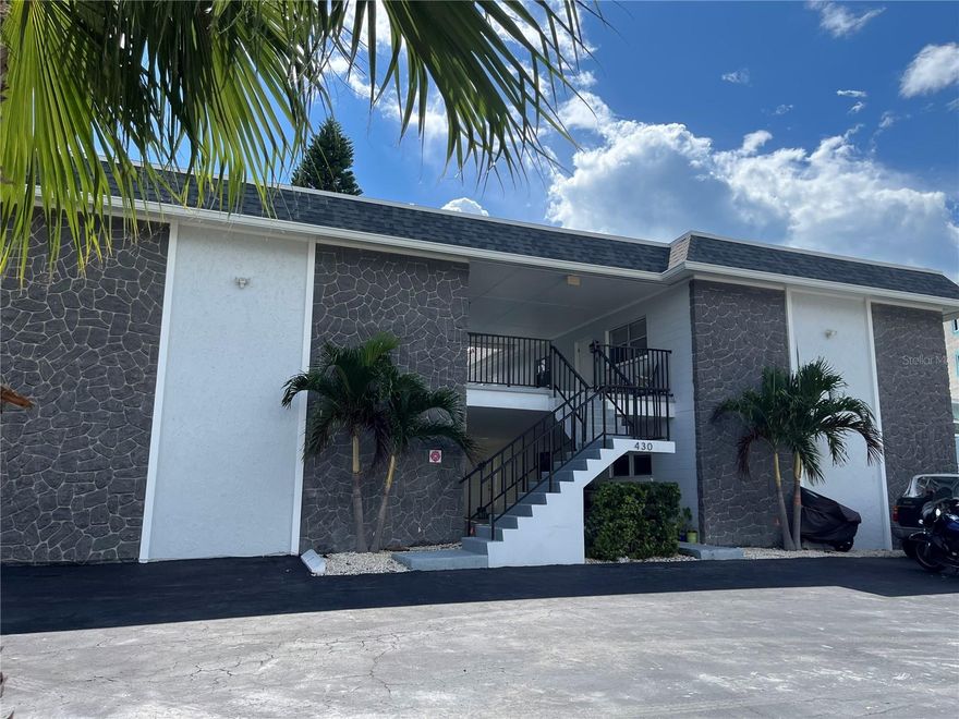 LOCATION! LOCATION! LOCATION! Must see! Highly sought-after Island Estates waterfront property. All concrete block, 2 story building, second floor, three bedroom condo overlooking intercostal waters. Featuring fully furnished, all utilities paid by landlord, remodeled kitchen and bathrooms, private laundry room with washer and dryer in unit, rear screened patio overlooking intercostal waters and tile floors throughout. 3 blocks to aquarium, 1 mile from the beach and all major attractions. Situated near churches, shopping centers and major thoroughfare.