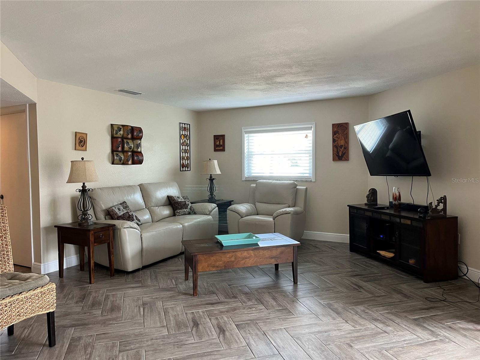 M B R CONDO - Residential Lease