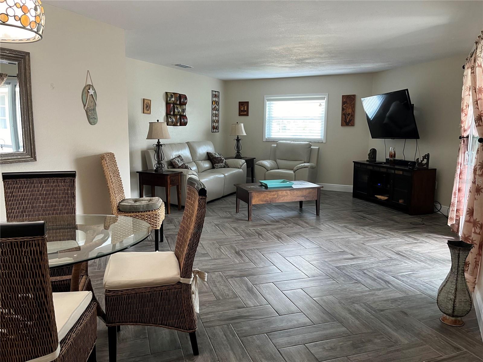 M B R CONDO - Residential Lease