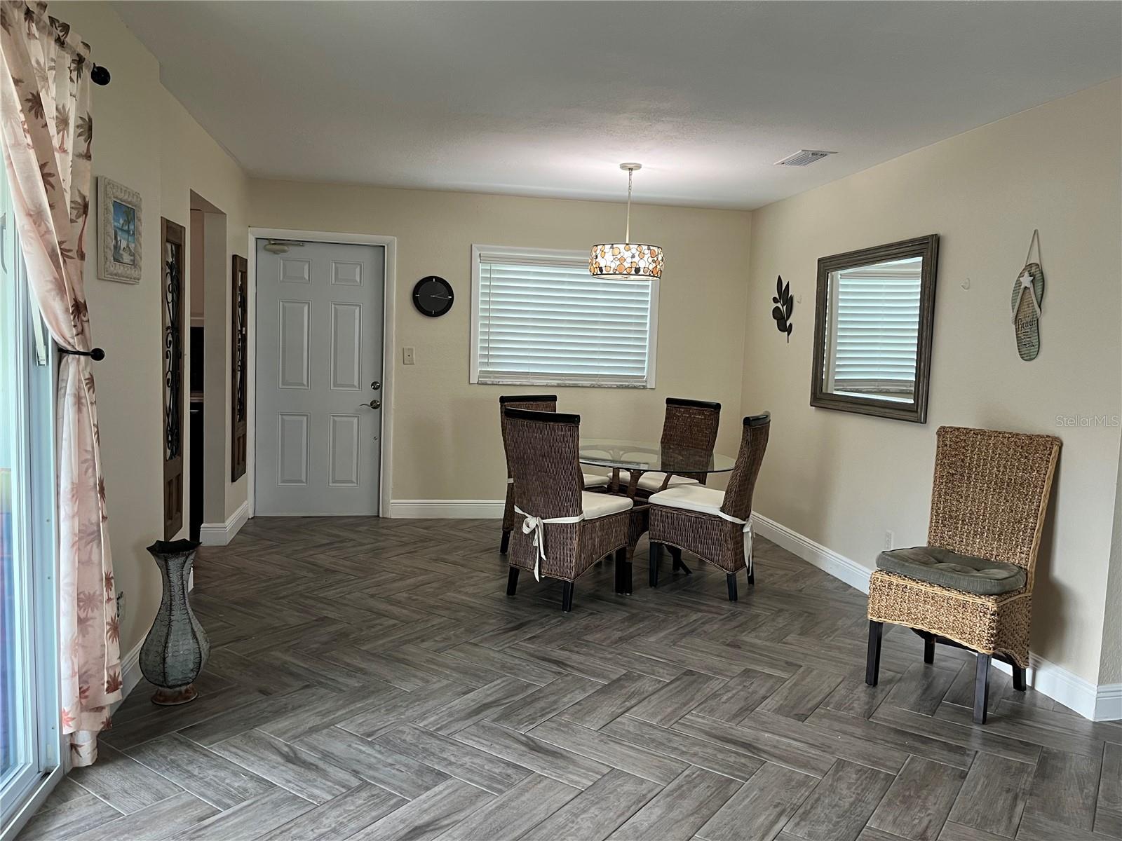 M B R CONDO - Residential Lease