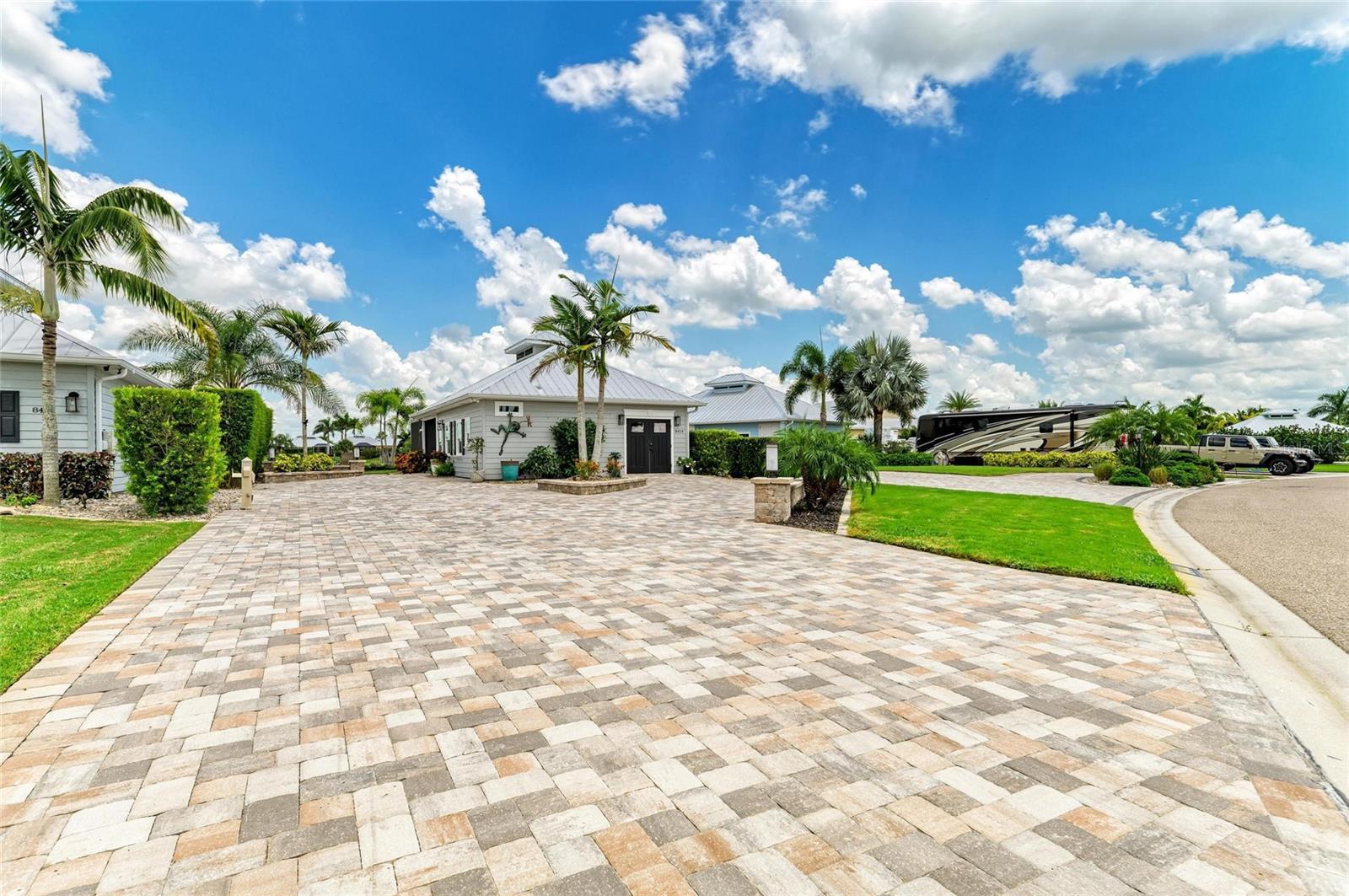 THORNTON CREEK MOTORCOACH RESIDENCE - Residential