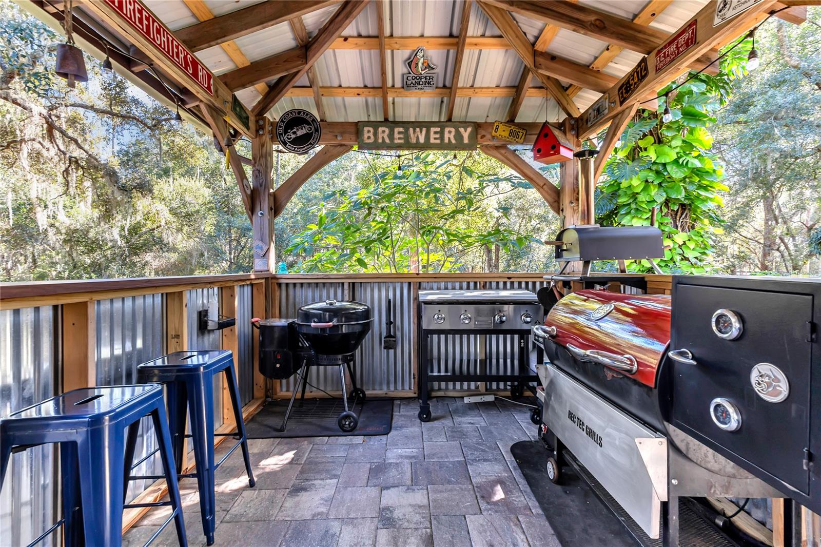 PLEASANT OAKS - Residential