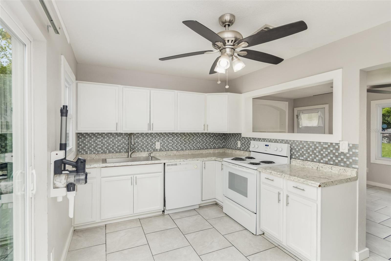 WHISPERING HILLS - Residential