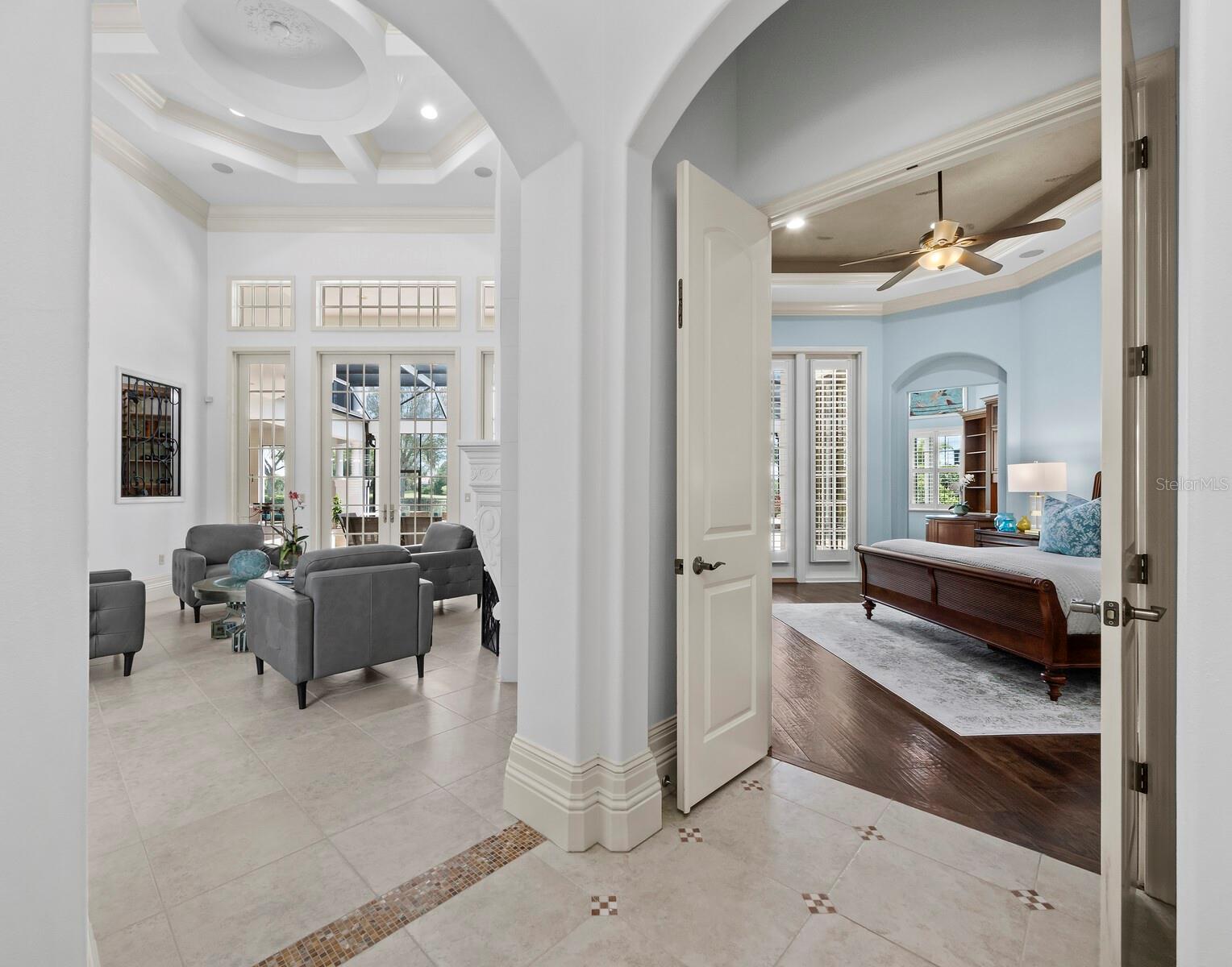 FOUNDERS CLUB - Residential