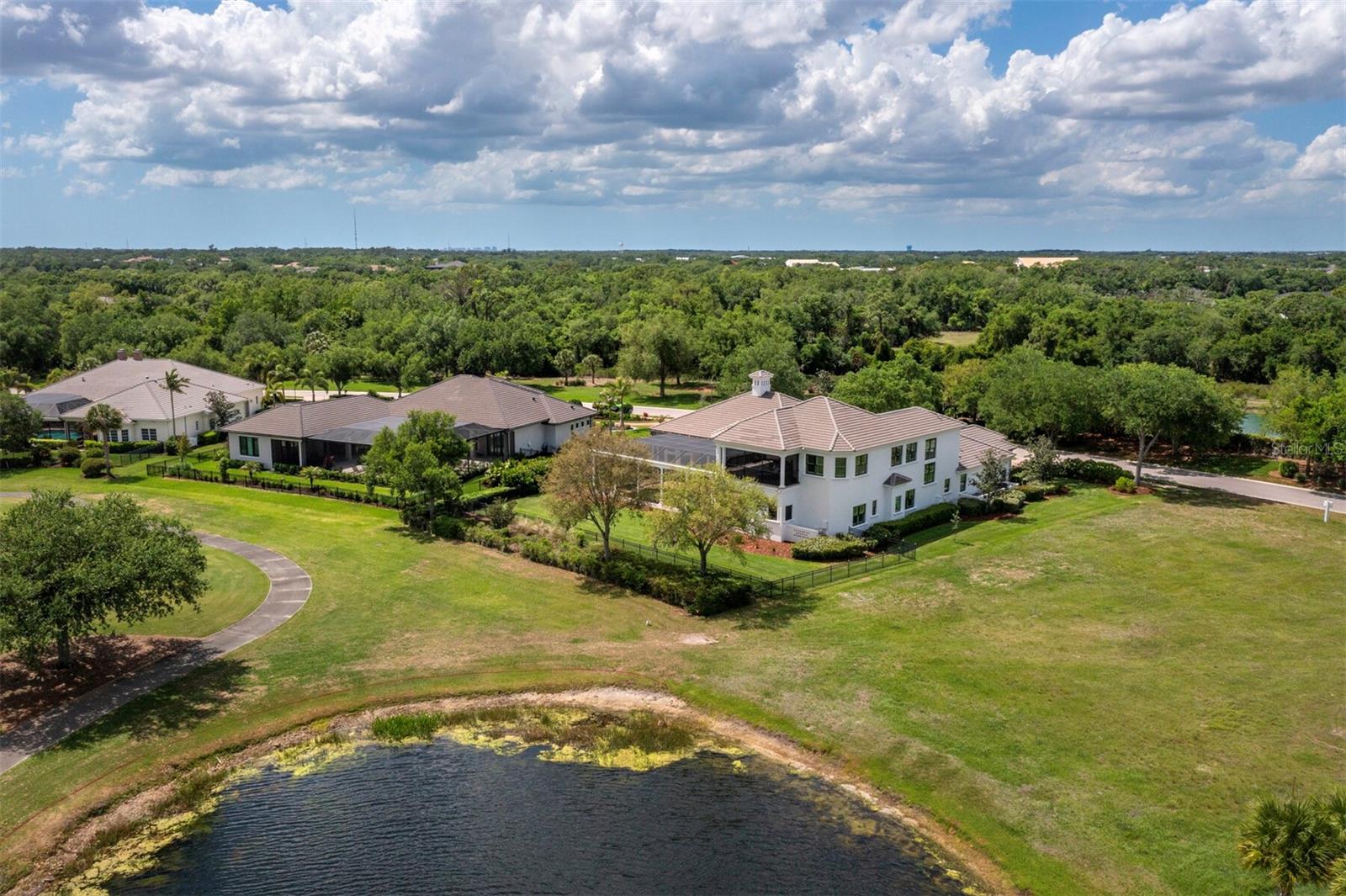 FOUNDERS CLUB - Residential