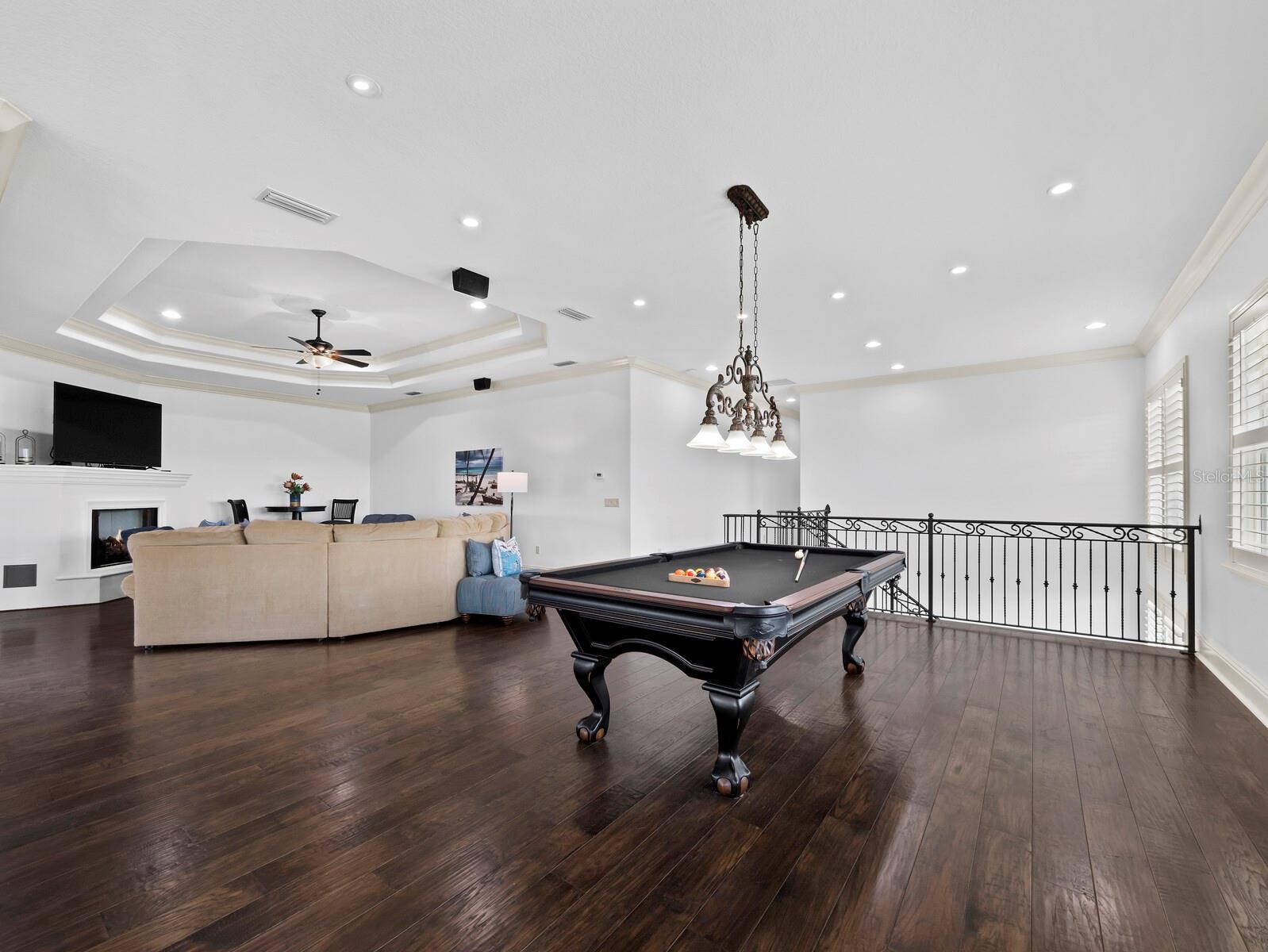 FOUNDERS CLUB - Residential