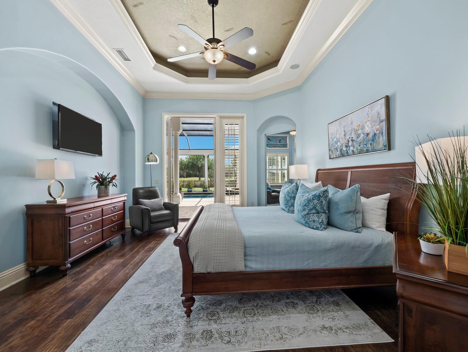 FOUNDERS CLUB - Residential