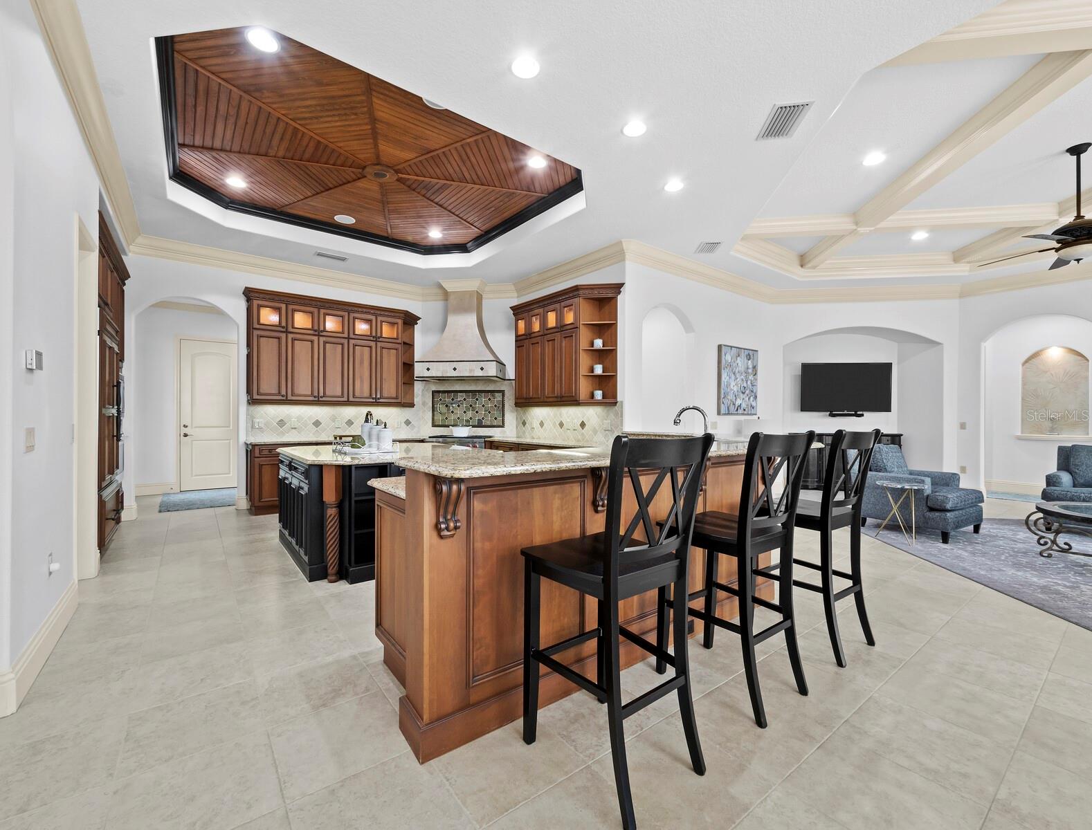 FOUNDERS CLUB - Residential