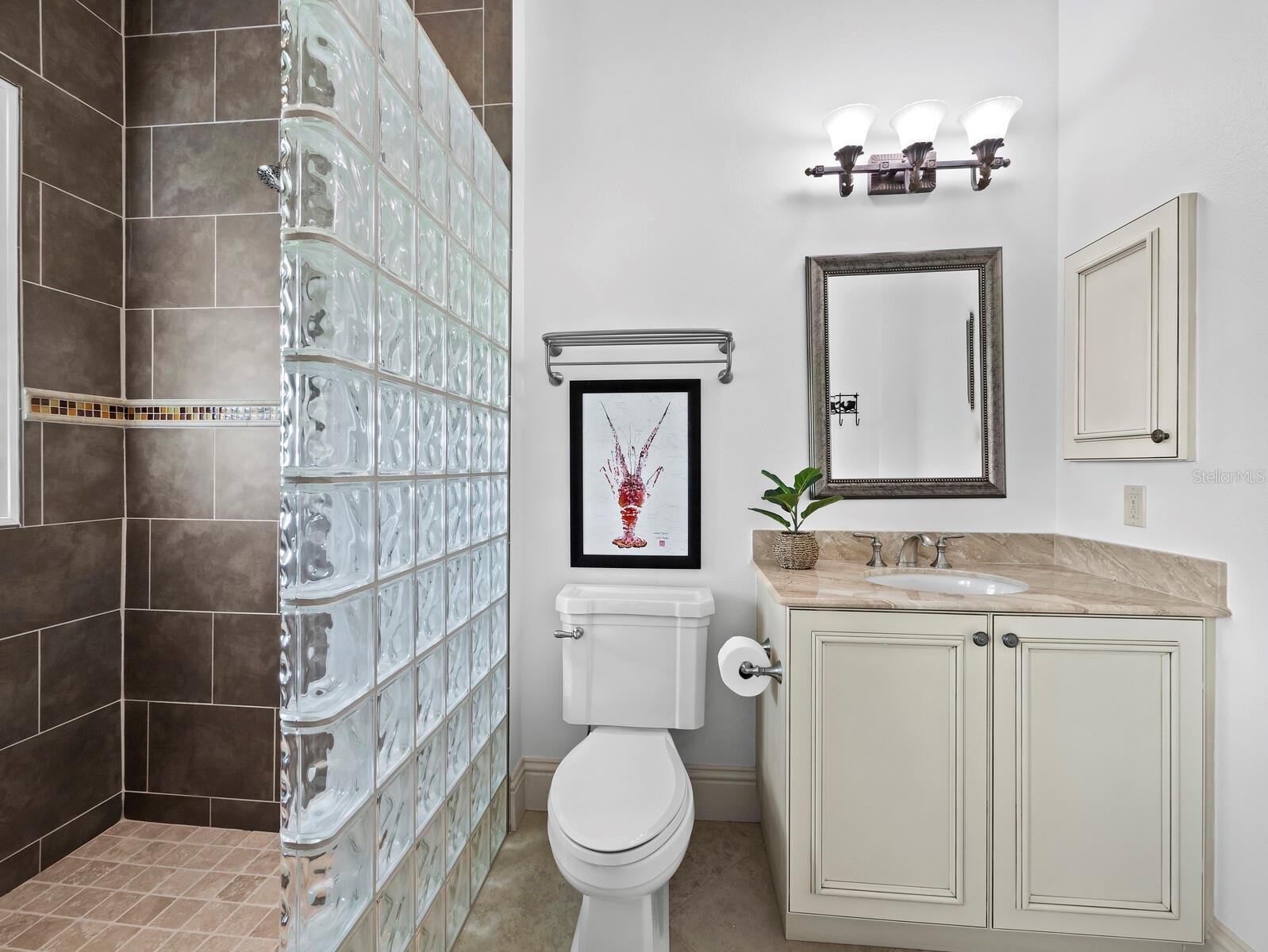 FOUNDERS CLUB - Residential