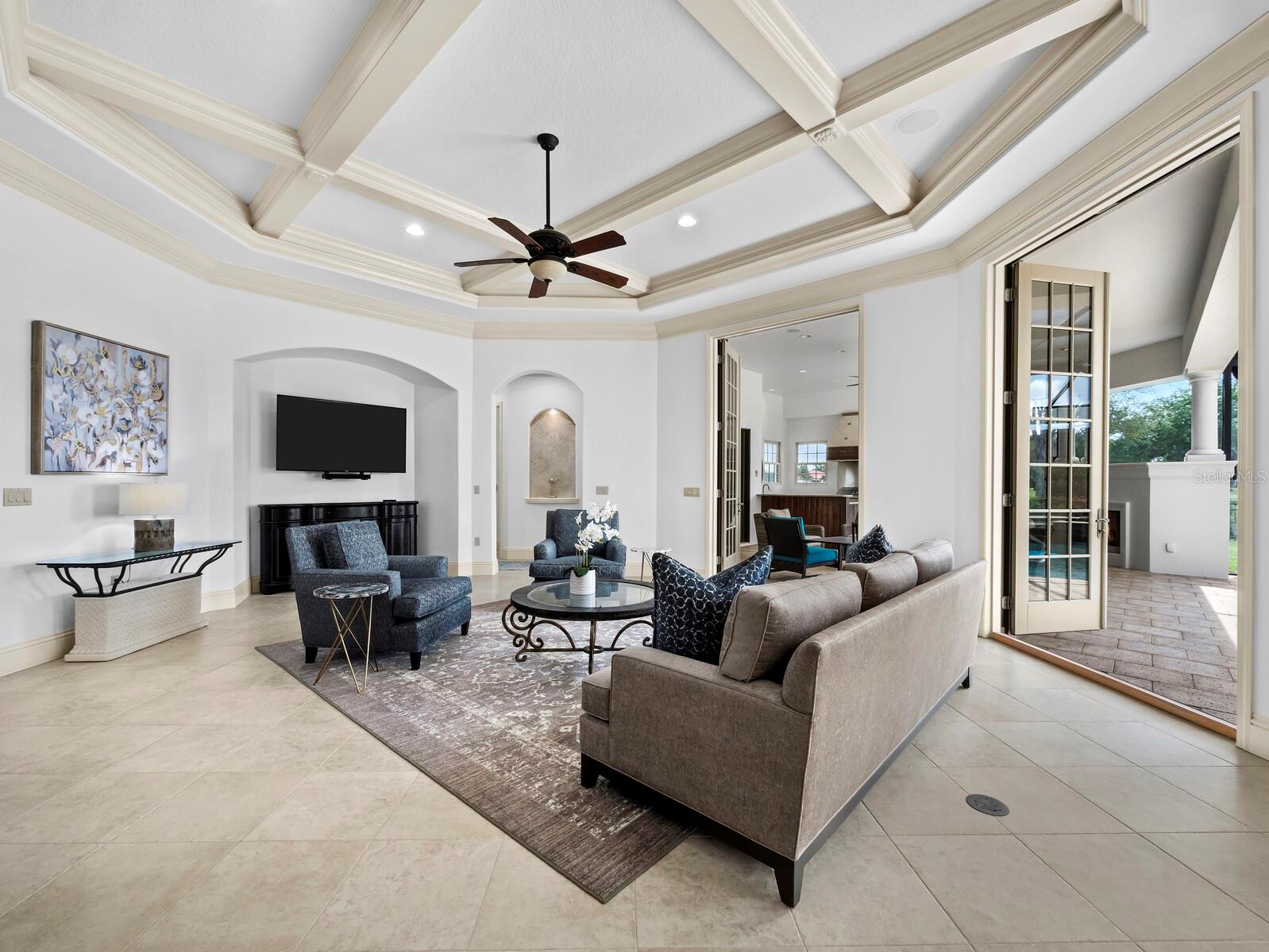 FOUNDERS CLUB - Residential