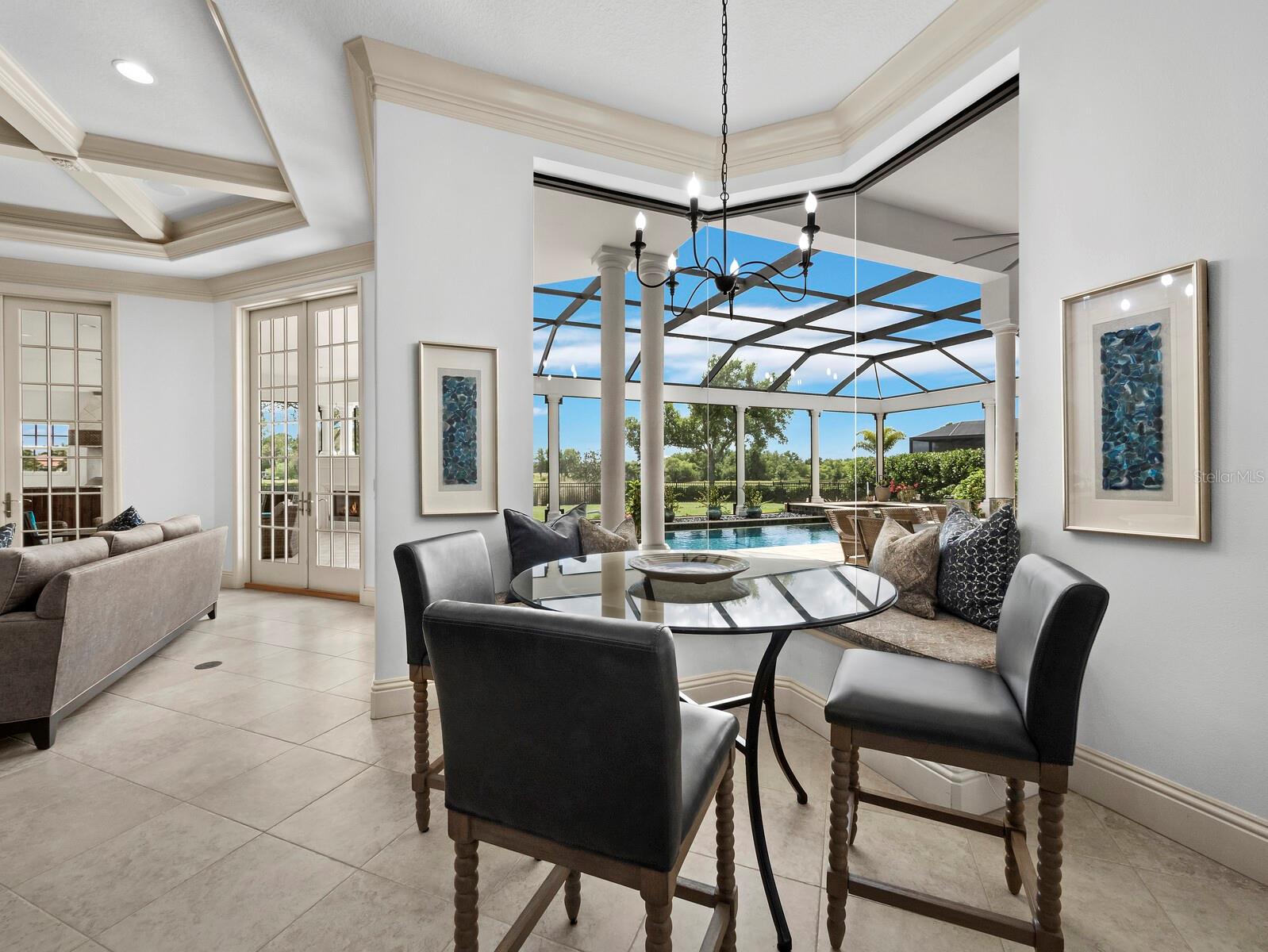 FOUNDERS CLUB - Residential