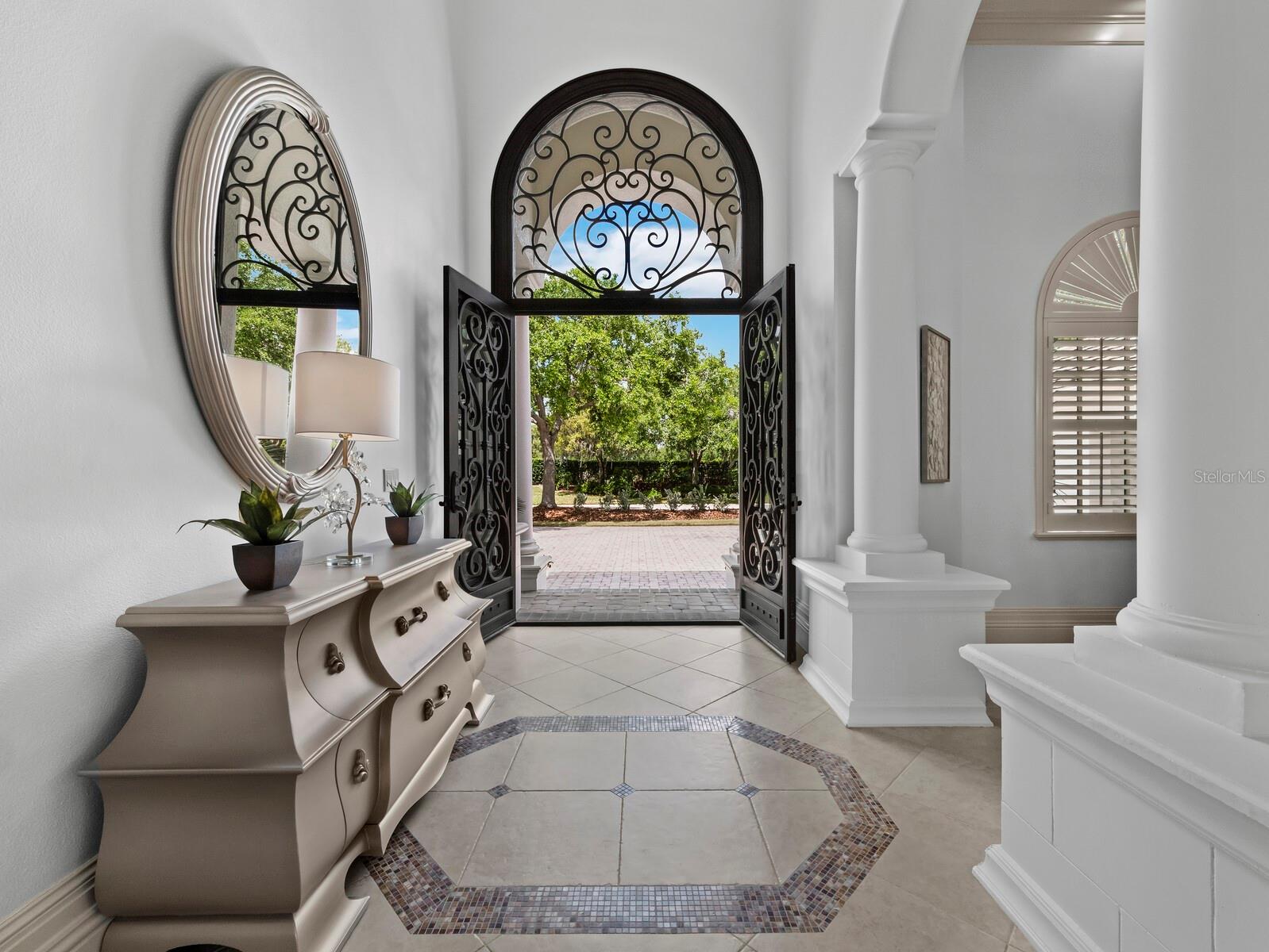 FOUNDERS CLUB - Residential