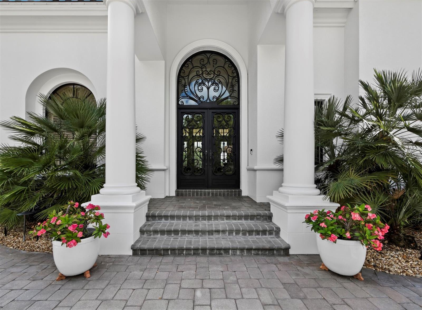 FOUNDERS CLUB - Residential