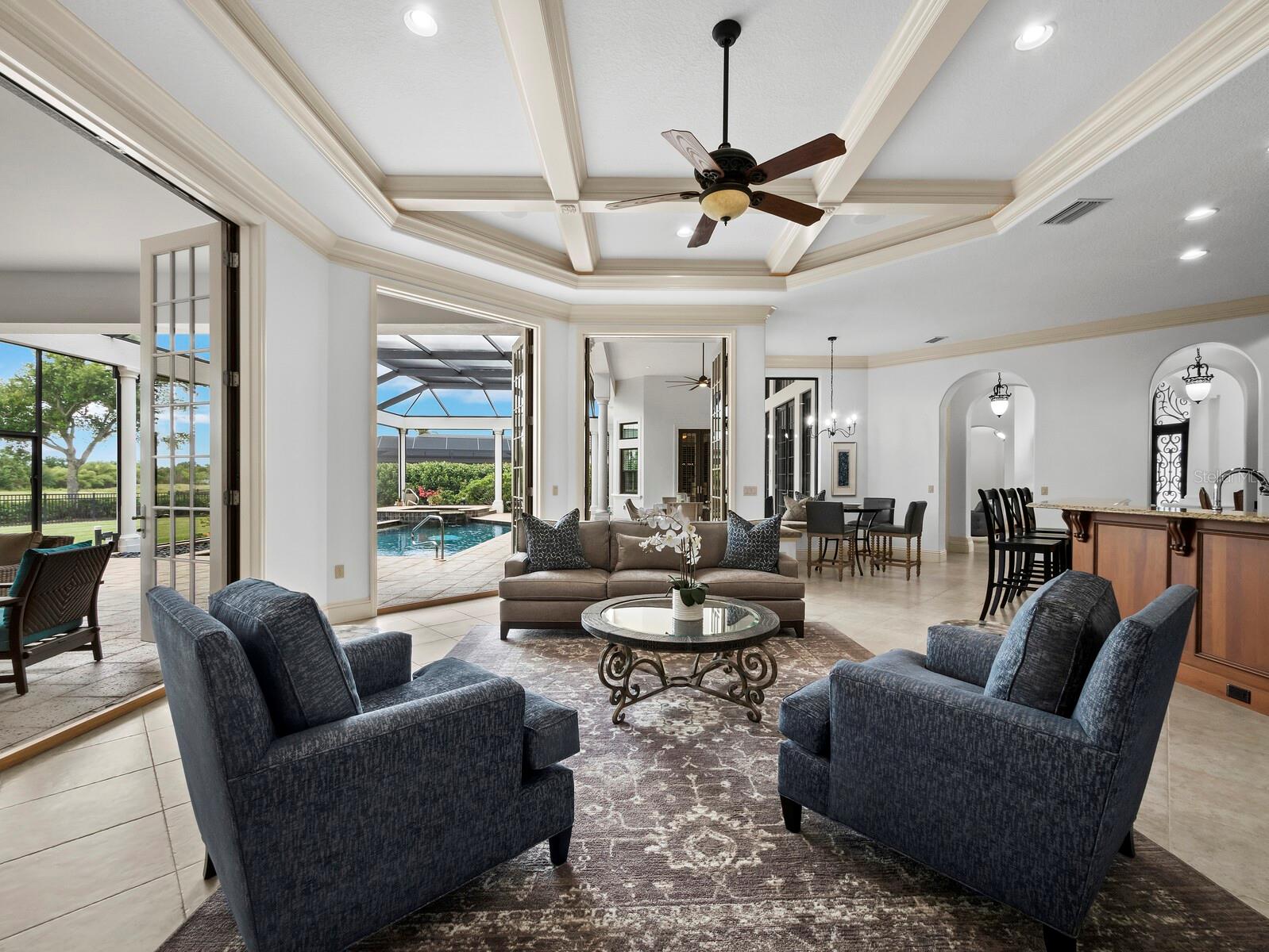 FOUNDERS CLUB - Residential