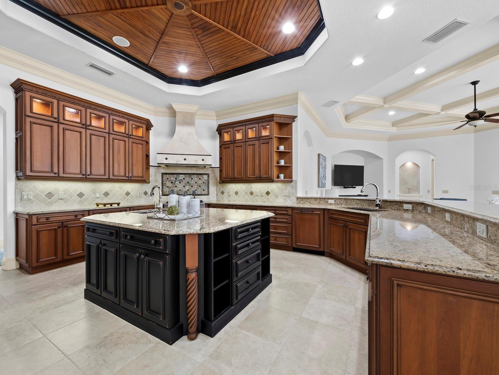 FOUNDERS CLUB - Residential