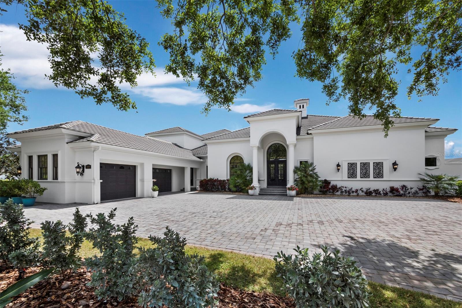 FOUNDERS CLUB - Residential