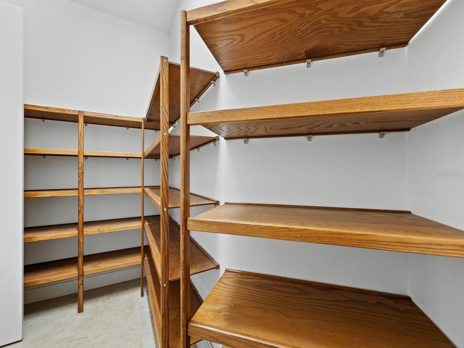 FOUNDERS CLUB - Residential