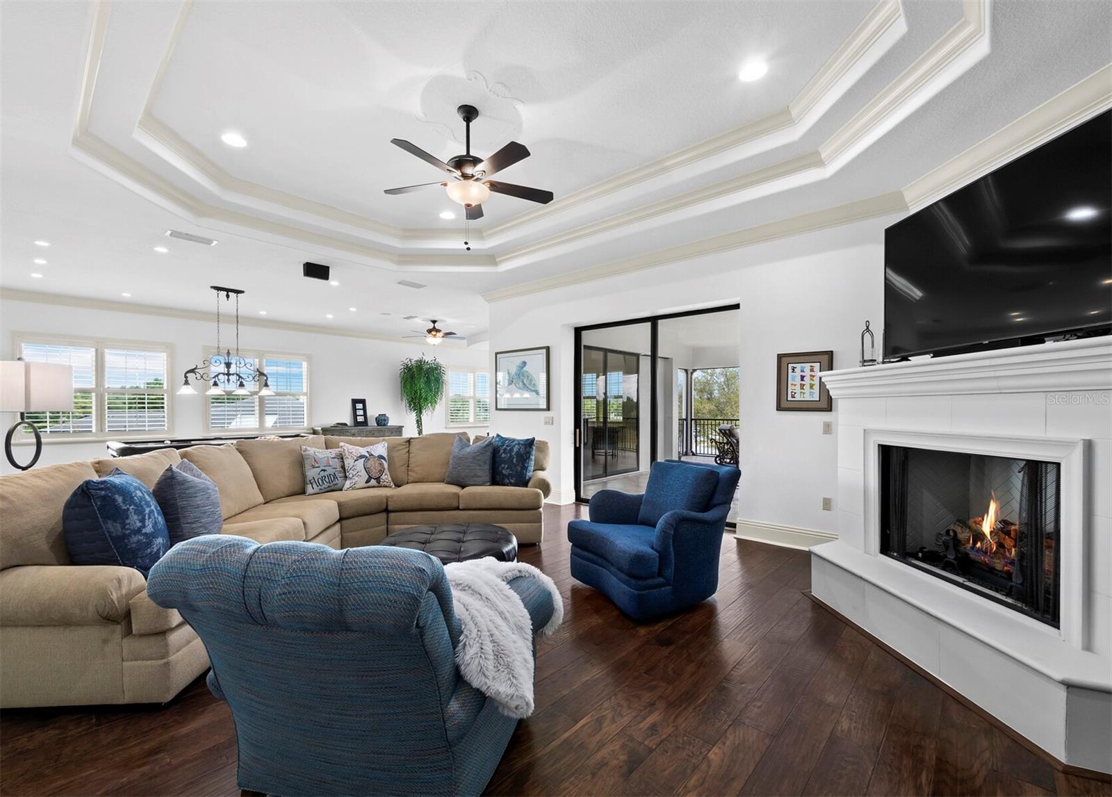 FOUNDERS CLUB - Residential