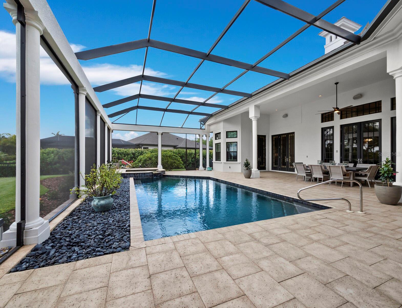 FOUNDERS CLUB - Residential