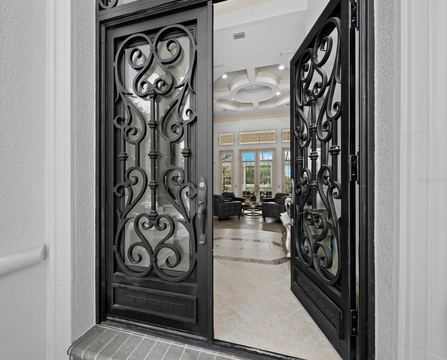 FOUNDERS CLUB - Residential