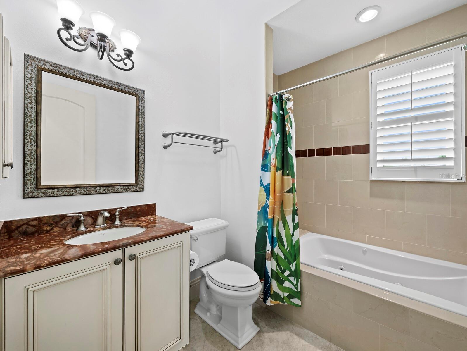 FOUNDERS CLUB - Residential