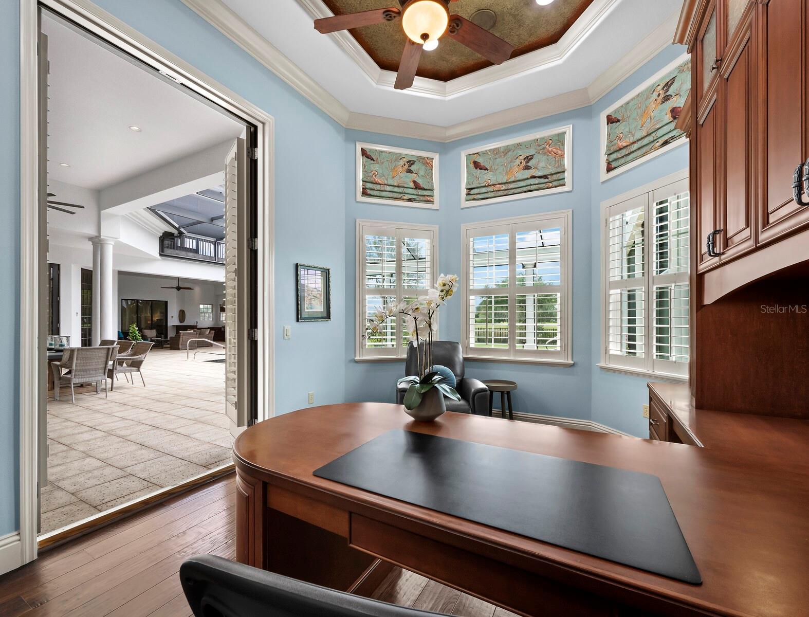 FOUNDERS CLUB - Residential