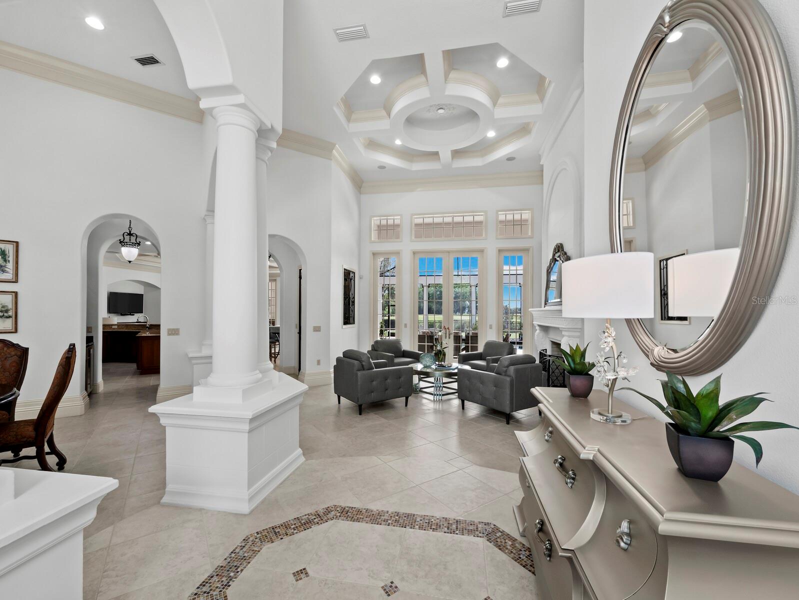 FOUNDERS CLUB - Residential