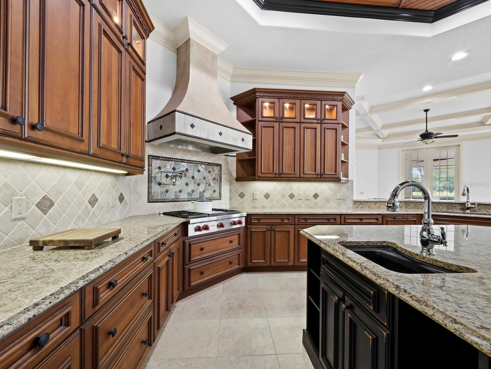 FOUNDERS CLUB - Residential