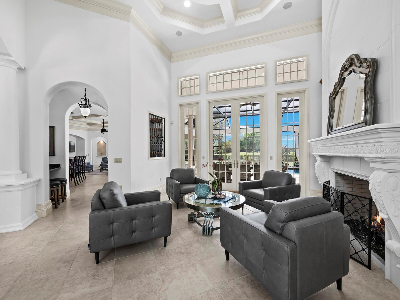 FOUNDERS CLUB - Residential