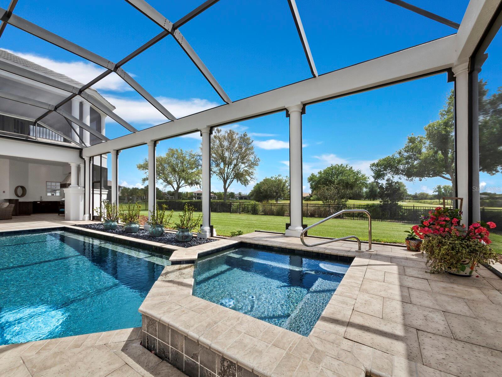 FOUNDERS CLUB - Residential