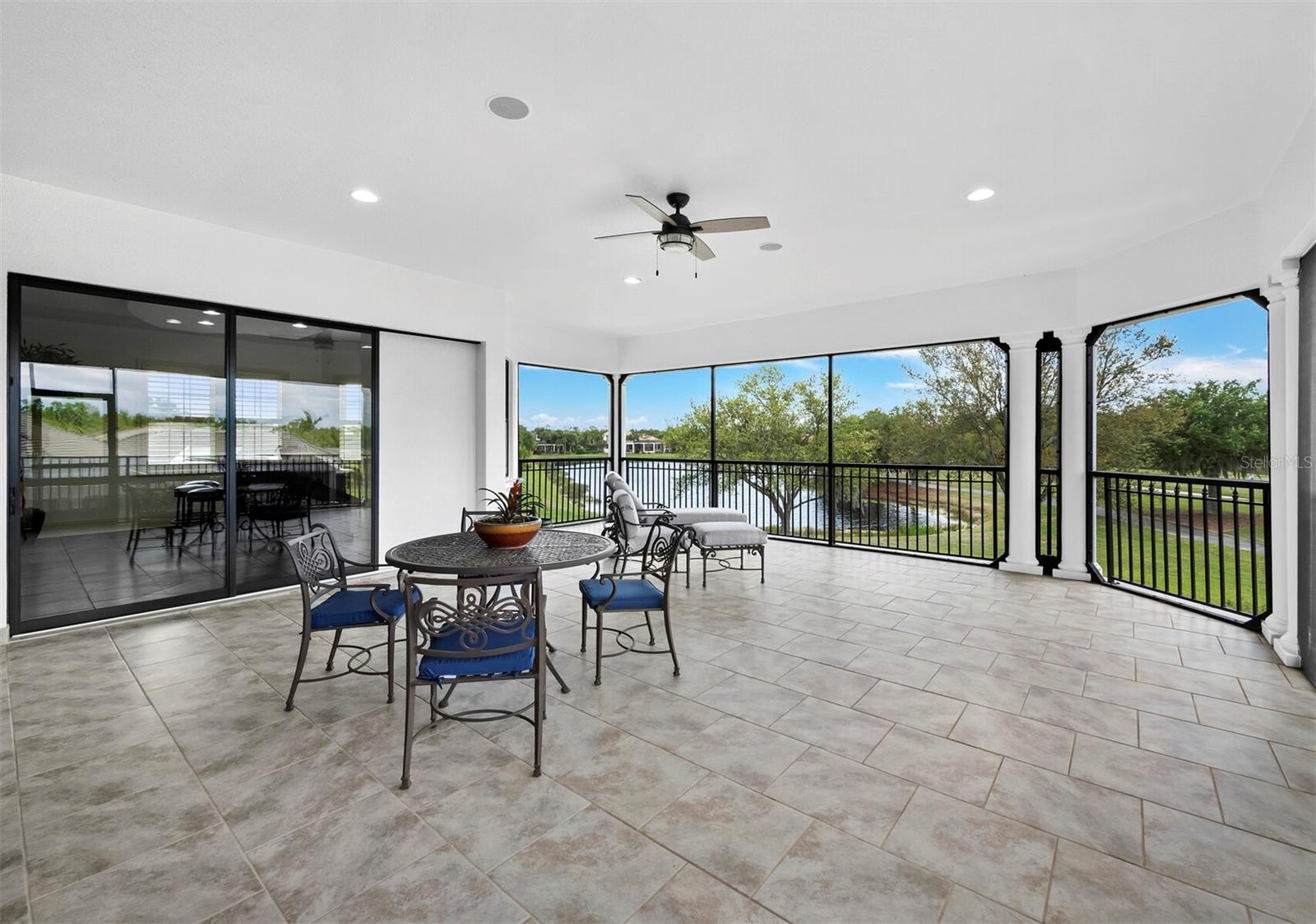 FOUNDERS CLUB - Residential