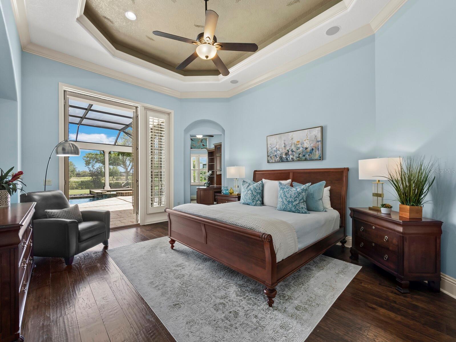 FOUNDERS CLUB - Residential