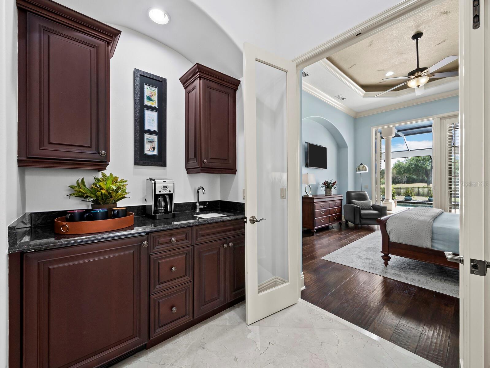 FOUNDERS CLUB - Residential