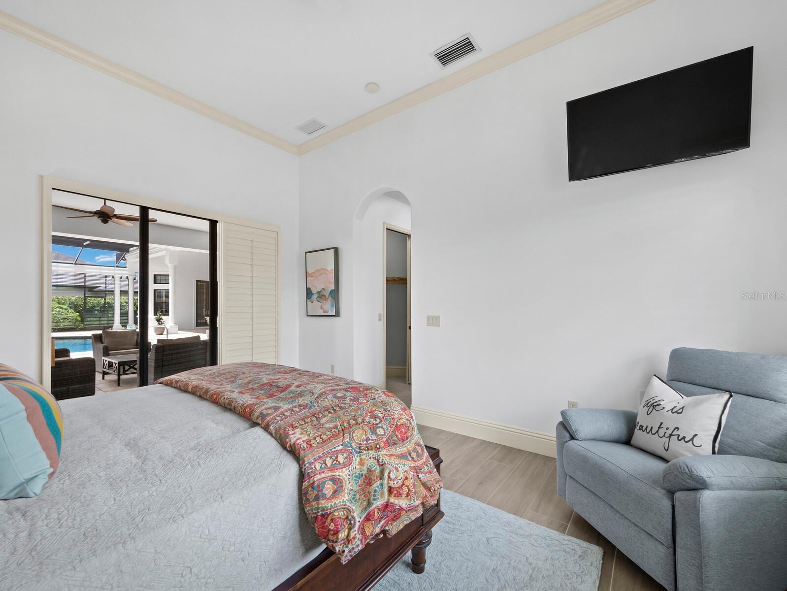 FOUNDERS CLUB - Residential