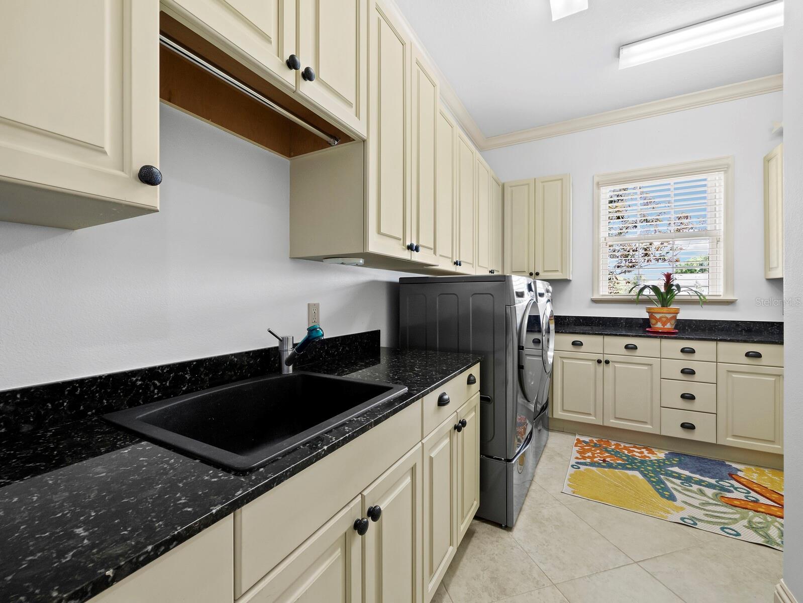 FOUNDERS CLUB - Residential