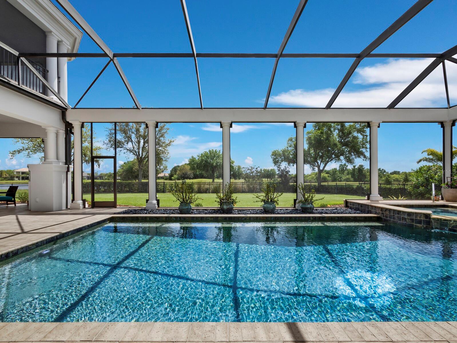 FOUNDERS CLUB - Residential